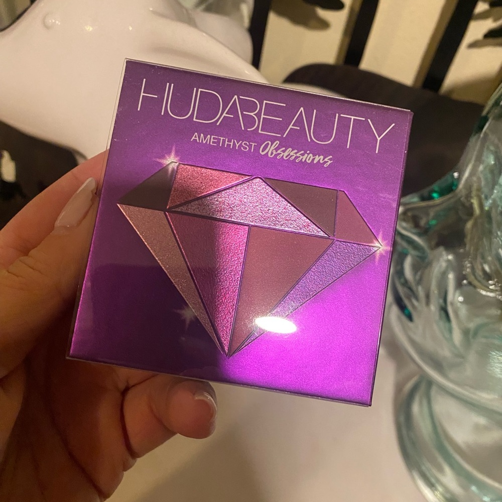 Huda beauty amethyst obsession